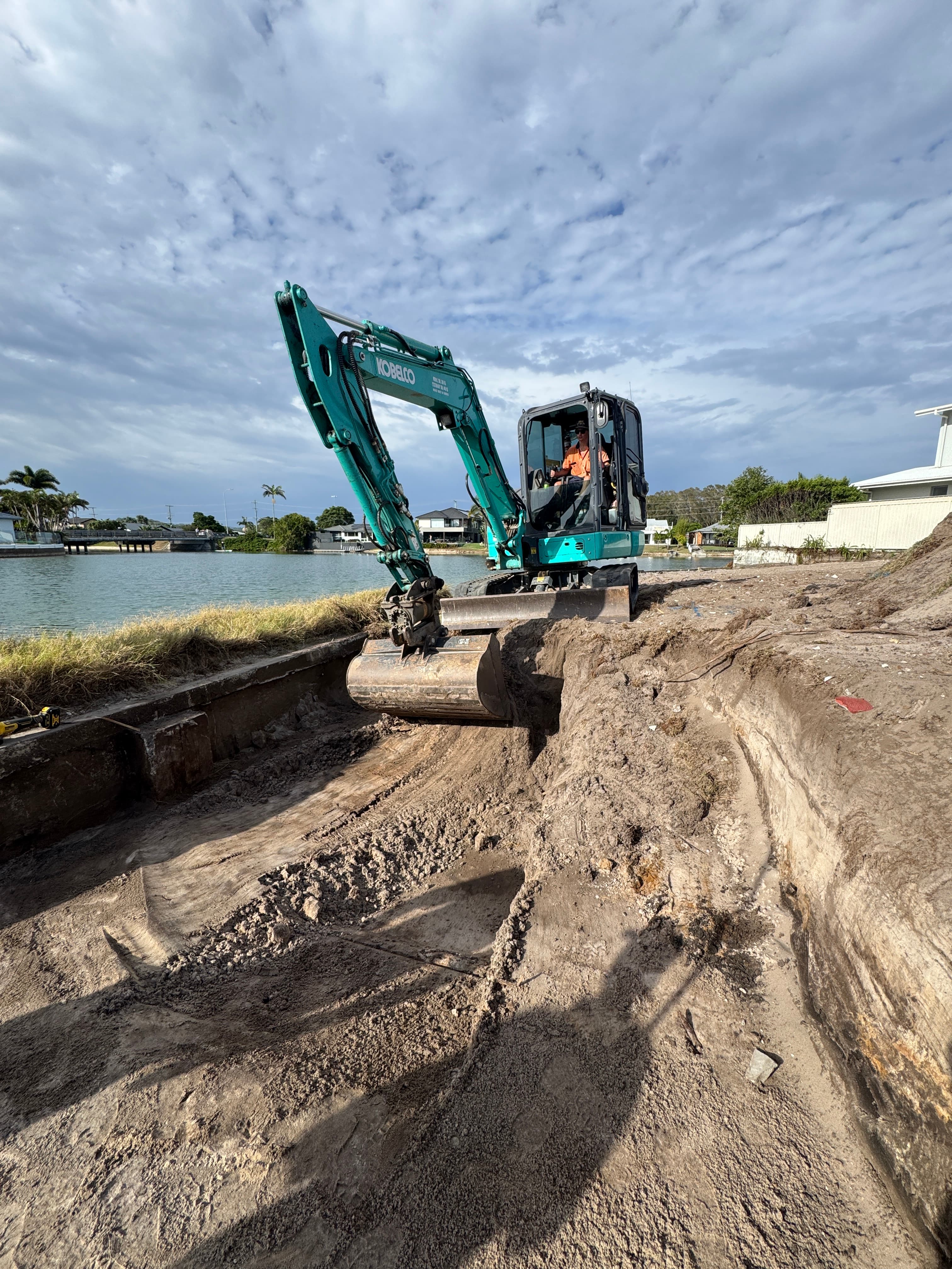 Bejay Flannery operating Kobelco excavator on site, Gold Coast