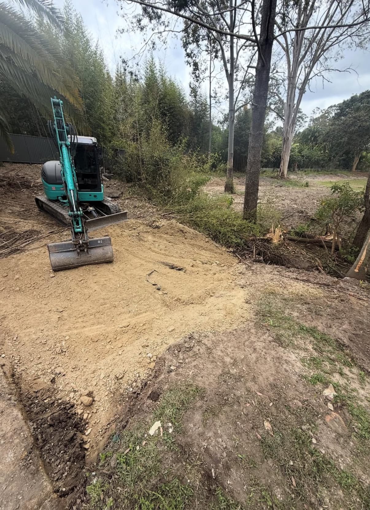 Kobelco excavator clearing a site on the Gold Coast